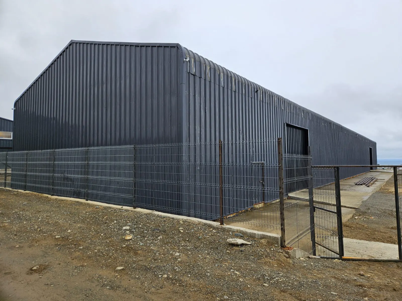 Nave de bodega en el predio de Vermetal, Punta Arenas